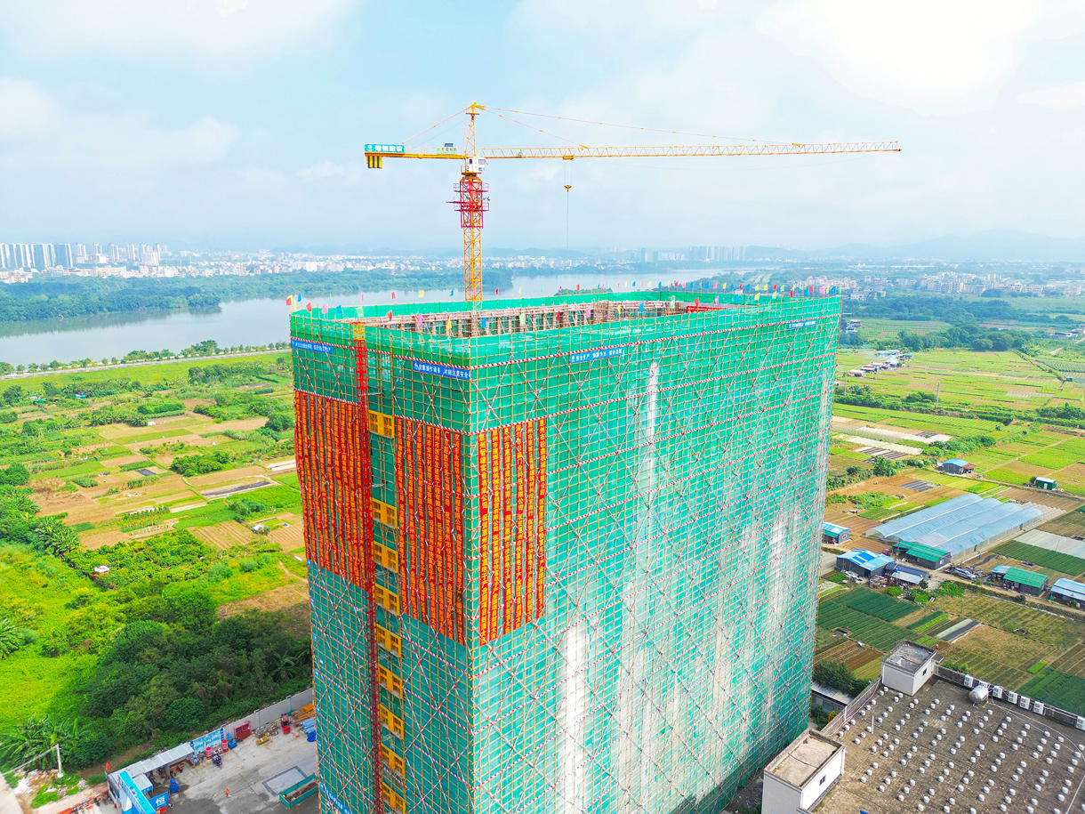 祝贺|快富电子建设项目喜封金顶!